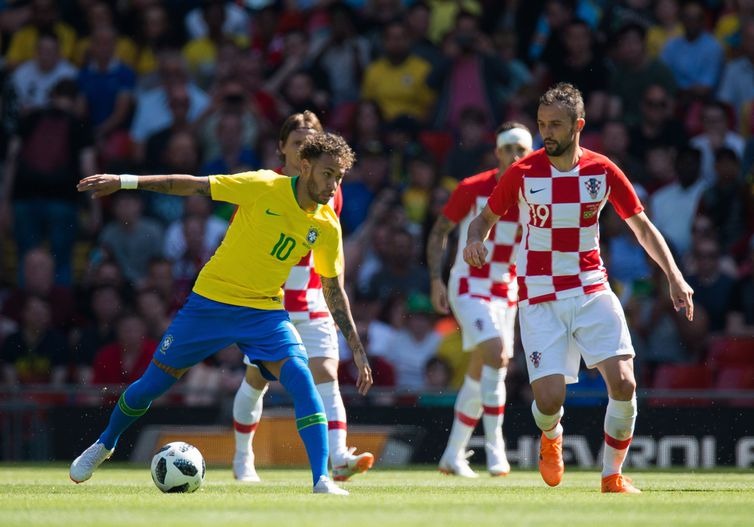 Brasil tenta hoje primeira vitória na Copa 2018
