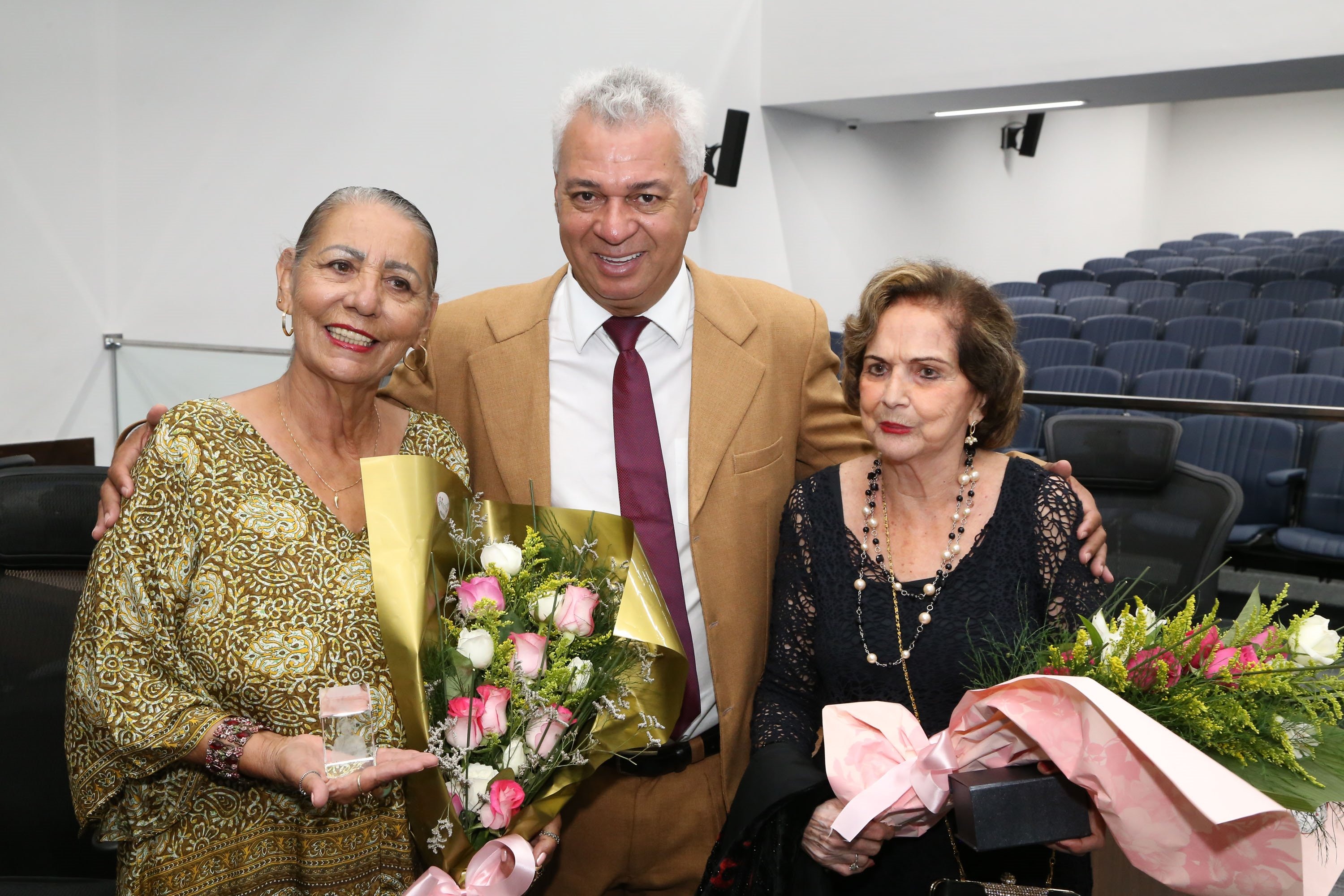 A diretora presidente do Jornal O Progresso, Adiles Torres, foi uma das homenageadas