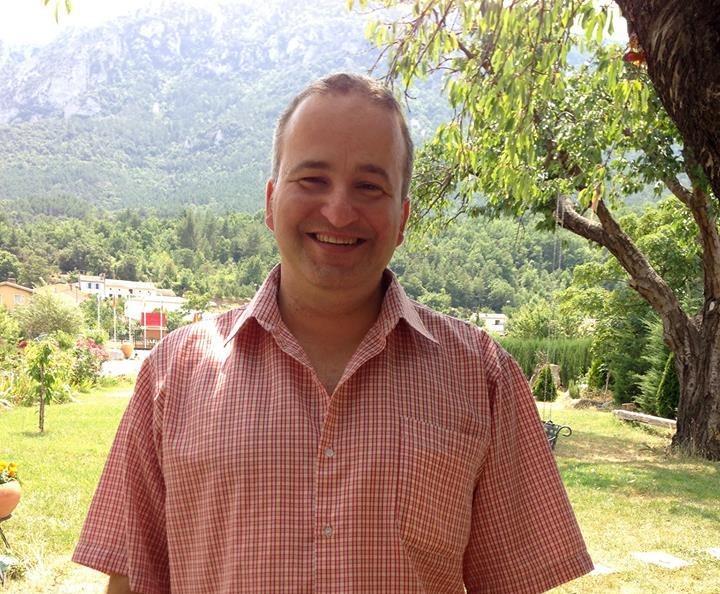 David Miramond é mestre francês em Sofrologia e percorre vários países para aplicar sessões terapêuticas