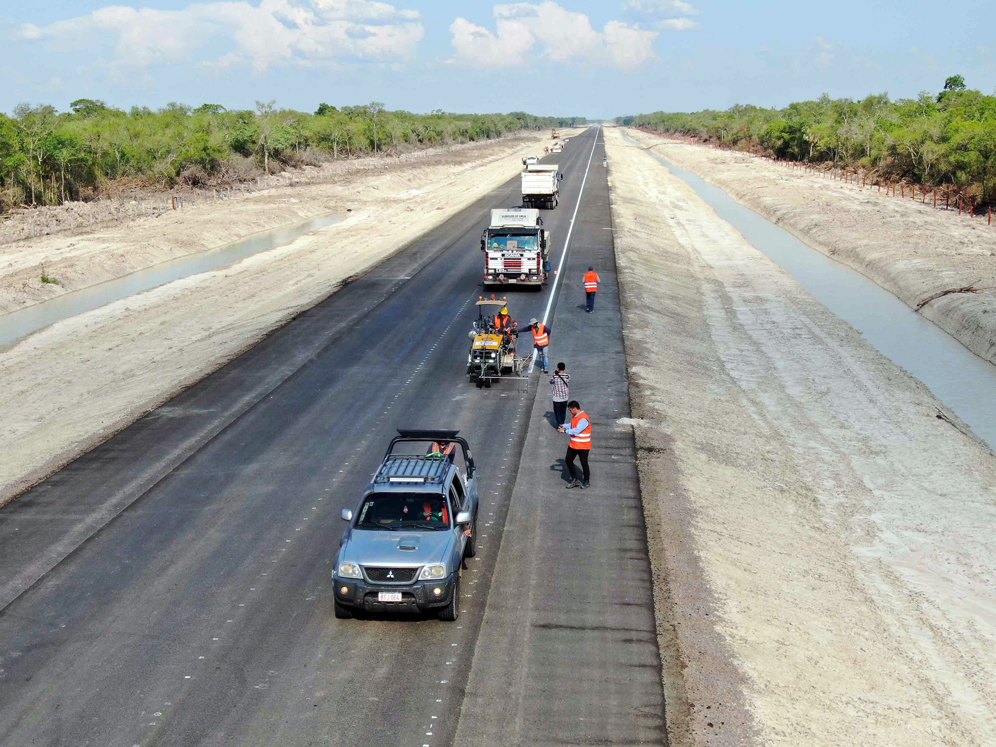 Rodovia corta o Chaco Paraguaio, hoje quase intransponível devido aos alagados e atoleiros