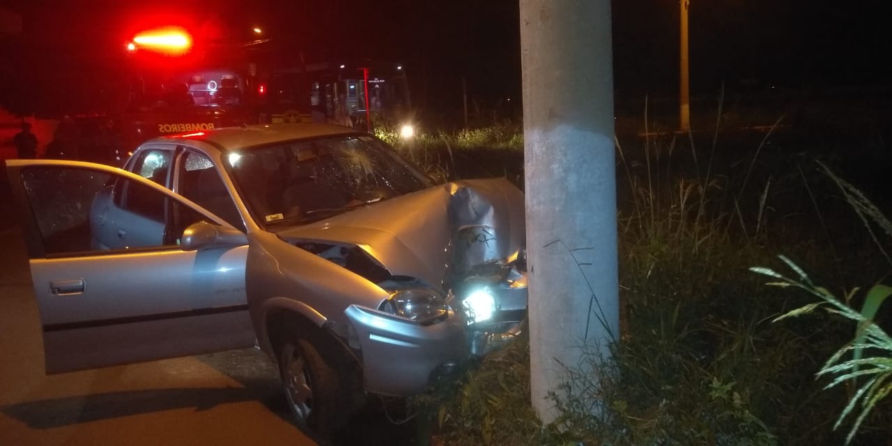 O acidente ocorreu por volta das 4h, na Rua Joaquim Lourenço Filho, no Jardim Marcia. Fotos: Cido Costa