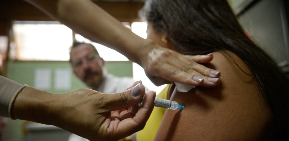 Na fase adulta, a vacinação também é responsável pela prevenção de doenças graves - Foto: Agência Brasil
