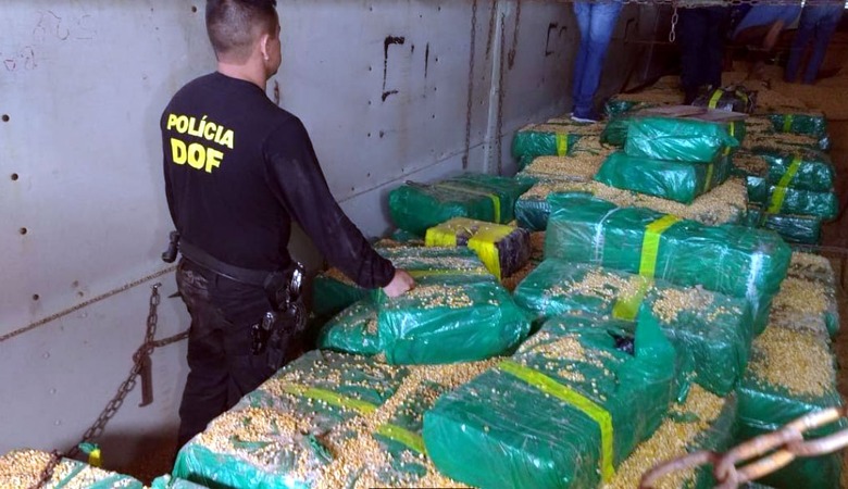 DOF encontra 11 toneladas de maconha sob carga de milhofoto - DOF