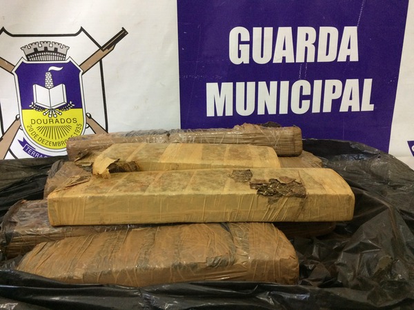 Maconha encontrada em terreno pesou 5,3 quilosfoto - Cido Costa/DouradosAgora
