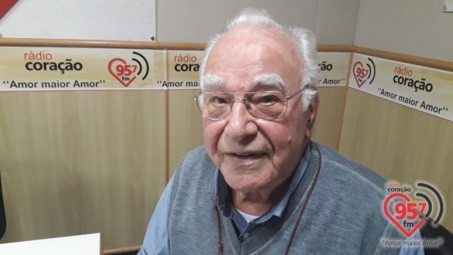 Frei Bernardo durante entrevista na rádio Coração, da igreja Católica
