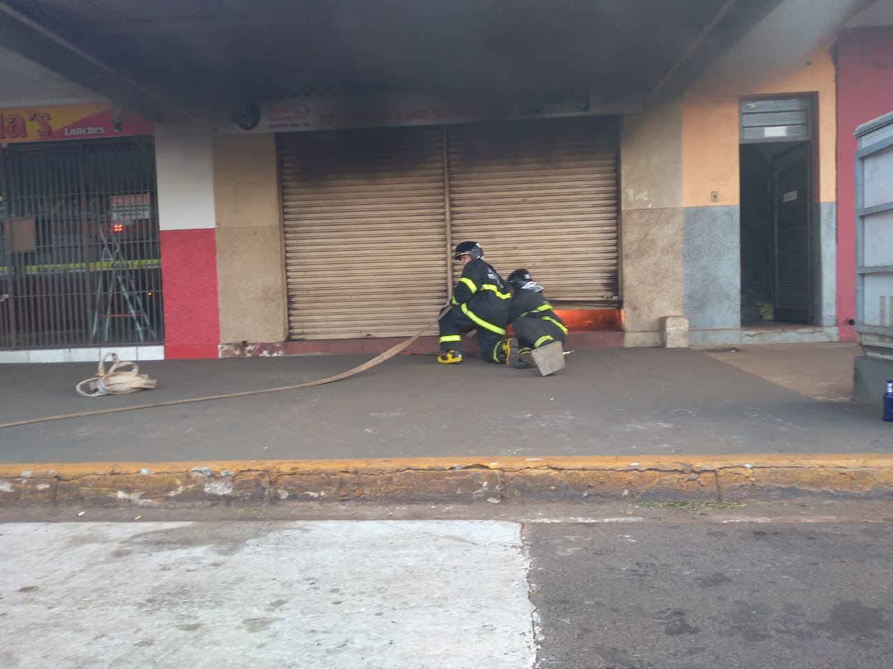 Incêndio atinge oficina de moto em Dourados