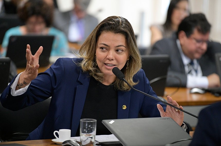 Autora da proposta, Leila Barros quer garantir ao adotado direitos como uso do nome socialPedro França/Agência Senado