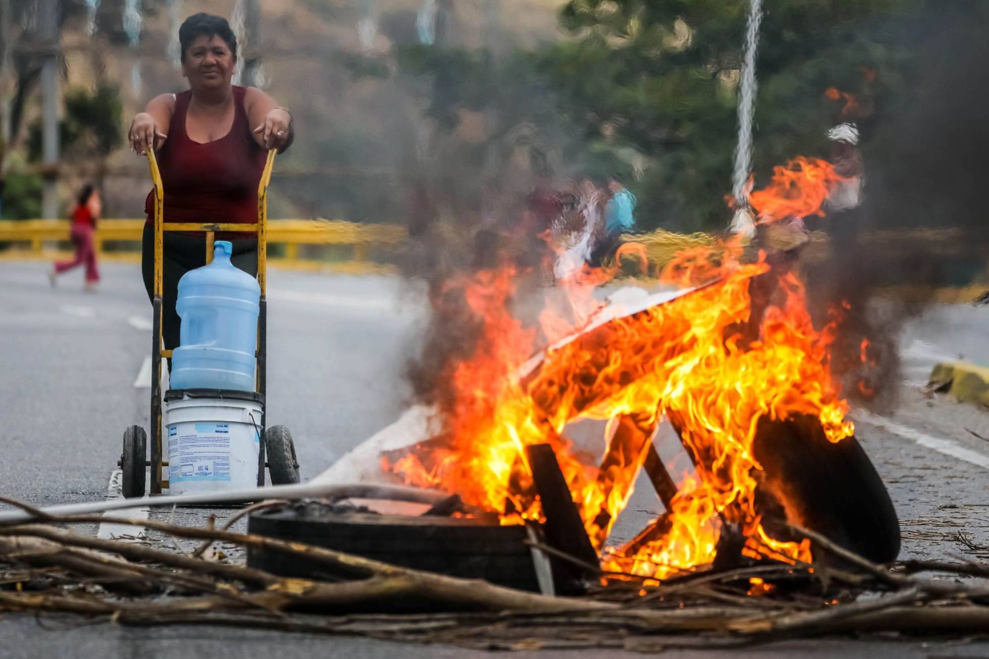 Venezuela: milícia, protestos, racionamento de energia e nova ajuda humanitária