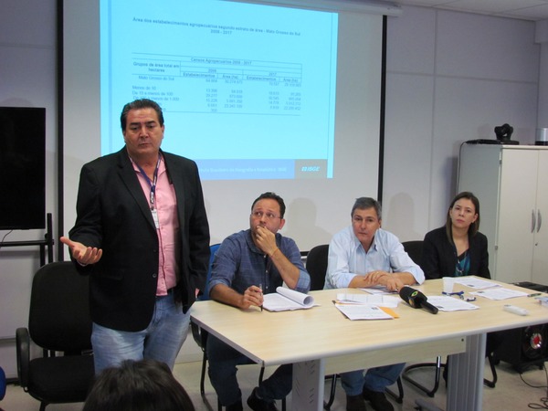 Mário Alexandre, coordenador do IBGE, Henrique Noronha, José Aparecido e Helenice Cristaldo durante apresentação do Censo Agro