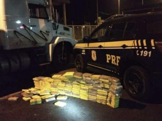 Polícia apreende 159,6 quilos de cocaína camufladas em carga de ferro