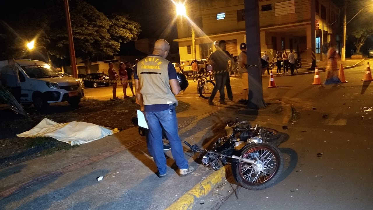 Com o impacto, motociclista morreu na horaFotos: CIdo Costa