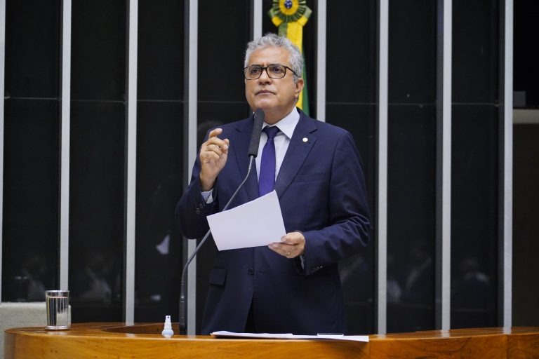 Pablo Valadares/Câmara dos DeputadosChristino Aureo apresentou emenda para adequar a proposta às regras orçamentárias