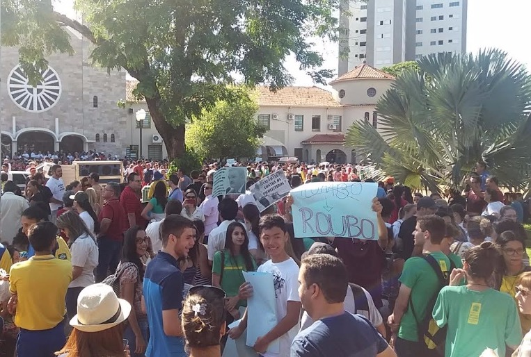  Em março do ano passado, a Praça Antônio João em Dourados foi tomada por representantes de diversos setores que iniciaram protesto contra o desmonte da Previdênciafoto - Cido Costa/DouradosAgora