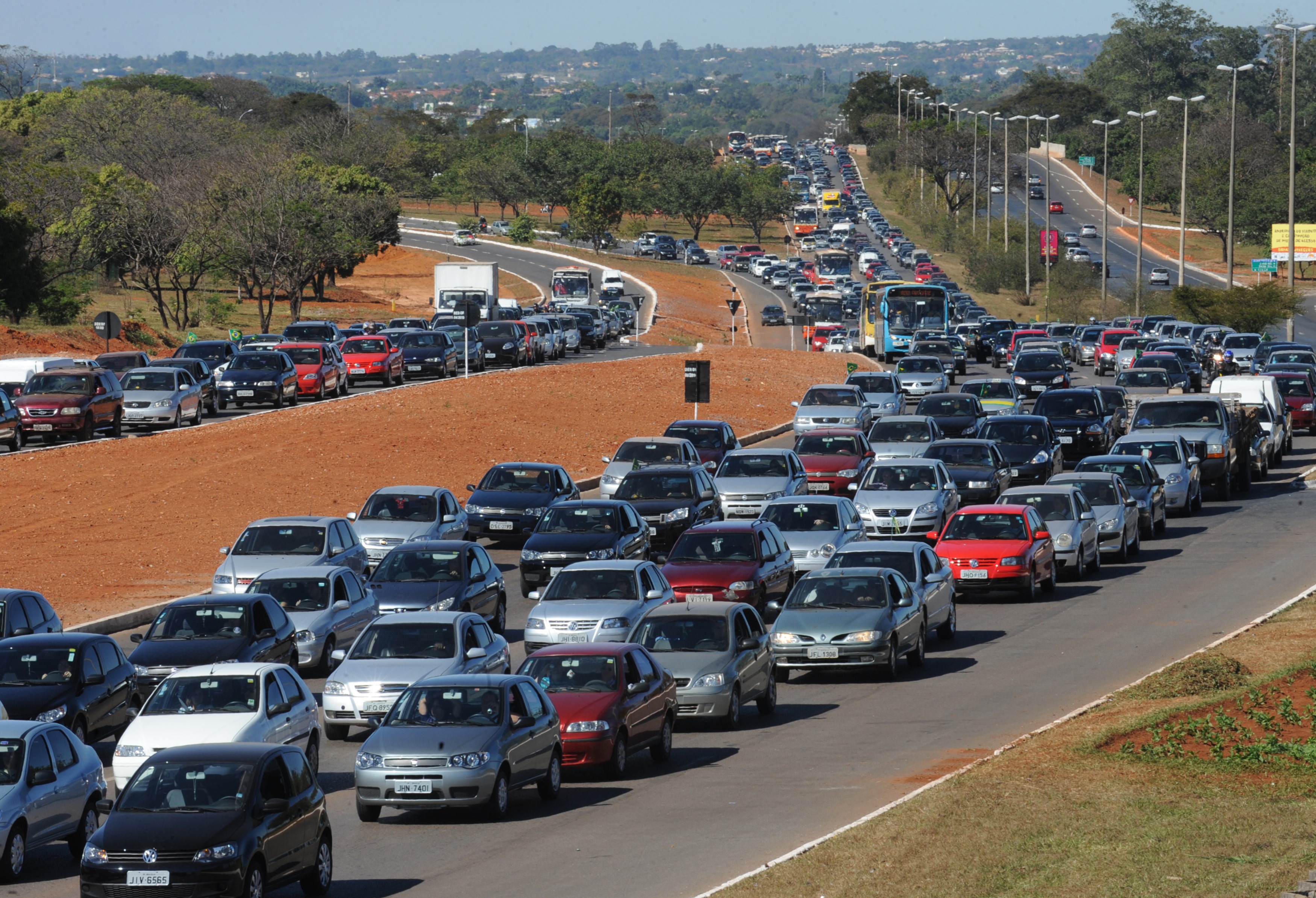 Trânsito intenso em Brasília. Foto: ABr/Fabio Rodrigues Pozzebom