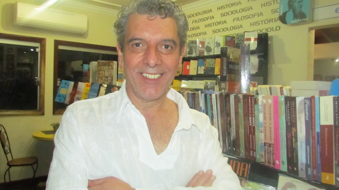 Poeta douradense, Emmanuel Marinho acaba de ser incluído no rol dos escritores cujas obras serão objeto de questões do vestibular da UFMSFoto: Elvio Lopes