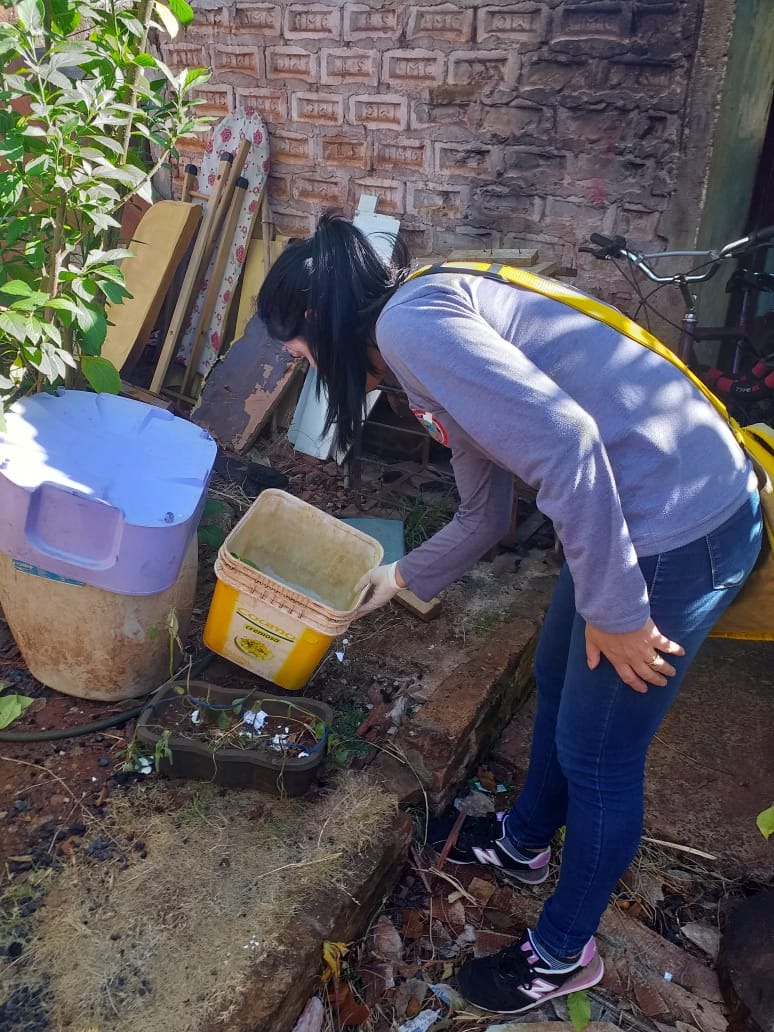 Grande quantidade de lixo e entulho tem sido recolhida durante o “Sábado sem Mosquito” nos bairros de Dourados 