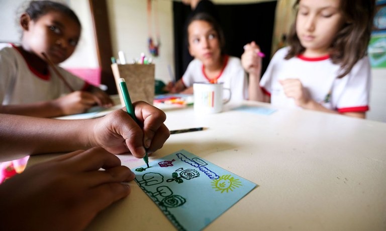 Várias ações marcam o compromisso do Governo Federal com os primeiros anos escolares - Foto: Agência Brasil