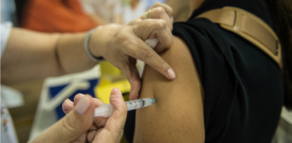 Nesta semana, governo federal inicia campanha digital para combater boatos e mentiras sobre a imunização - Foto: Marcelo Camargo/Agência Brasi