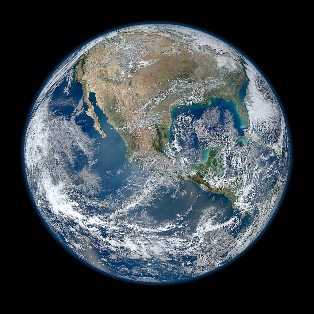 Fotografia do planeta Terra feita pelo satélite Suomi NPP, a 826 km de altitude. Foto: NASA/NOAA/GSFC/Suomi NPP/VIIRS/Norman Kuring