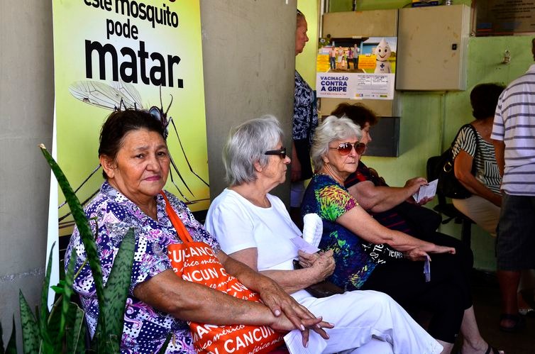 Vacinação é a estratégia mais eficiente para prevenir doenças infecciosas e evitar o aumento da vulnerabilidade entre idosos - Rovena Rosa/Arquivo/Agência Brasil