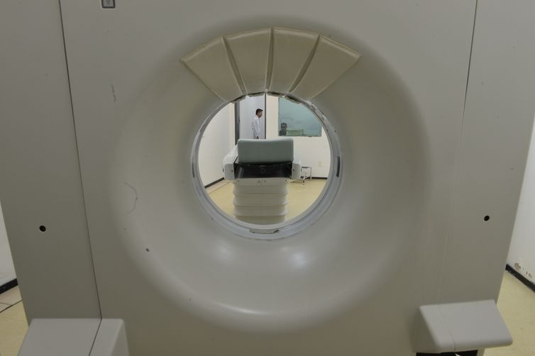 Campanha alerta para riscos da exposição excessiva de crianças e adolescentes a exames de diagnóstico por imagem como tomografias computadorizadas e raios x. Meta é estimular uso racional dessas ferramentas  (Arquivo/Agência Brasil)