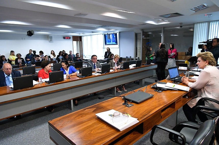 Presidente da Comissão de Educação, Lúcia Vânia (D) critica baixa aplicação de recurso federal em crechesGeraldo Magela/Agência Senado