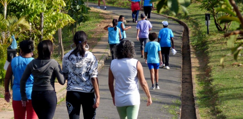Segundo pesquisa, 30 minutos de caminhada por dia já ajudam a evitar mortes por câncer de mama - Foto: Arquivo/Prefeitura de Belo Horizonte