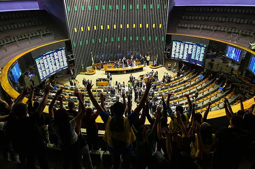 Nas galerias do Plenário da Câmara, agentes de saúde comemoram derrubada do veto pelo CongressoMarcos Oliveira/Agência Senado