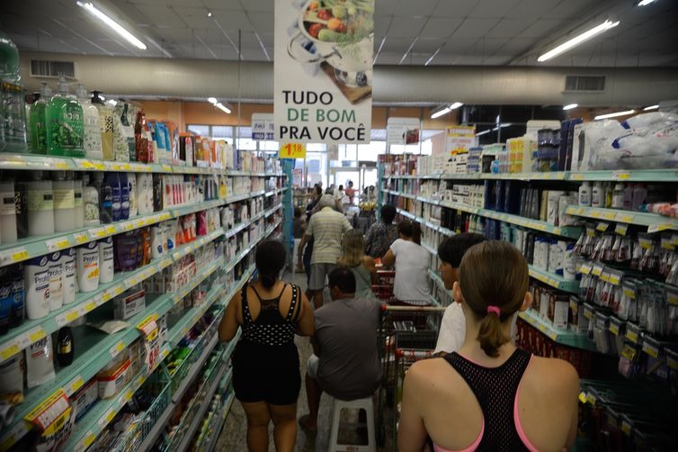 Em todo o país, faturamento dos supermercados cresceu 1,92% até setembro, mas empresários esperam expansão de 2,53% para este ano    (Arquivo/Tânia Rêgo/Agência Brasil)