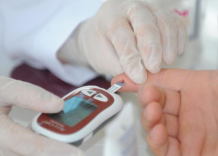 Teste que mede a quantidade de glicose no sangue permite diagnosticar a doença - Arquivo/Agência Brasil