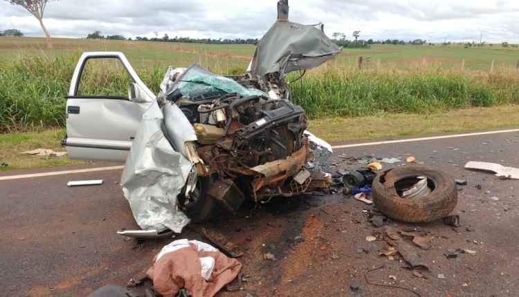 A camionete que o vereador de Eldorado (MS) dirigia ficou destruída. — Foto: Polícia Civil/Divulgação 