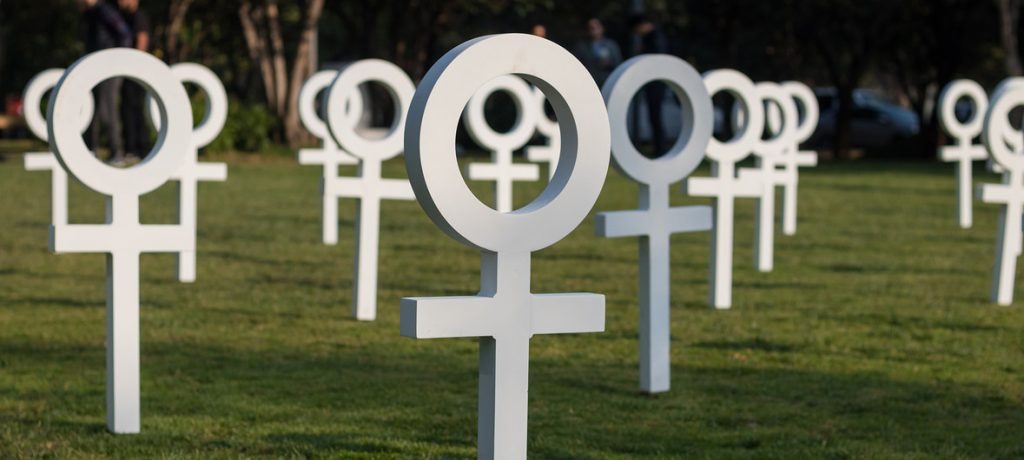 Na Cidade do México, uma instalação artística representa mulheres mortas por crimes de feminicídio. Foto: ONU Mulheres/Dzilam Mendez