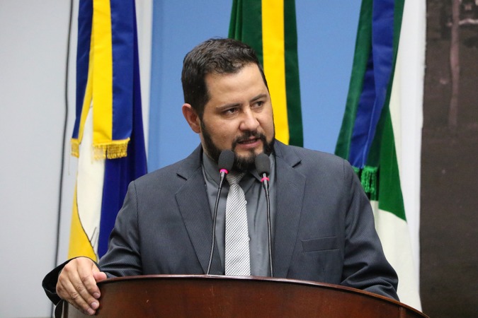 Vereador Jânio Miguel (PR) solicitou à Prefeitura de Dourados a limpeza periódica do “lixão a céu aberto”,