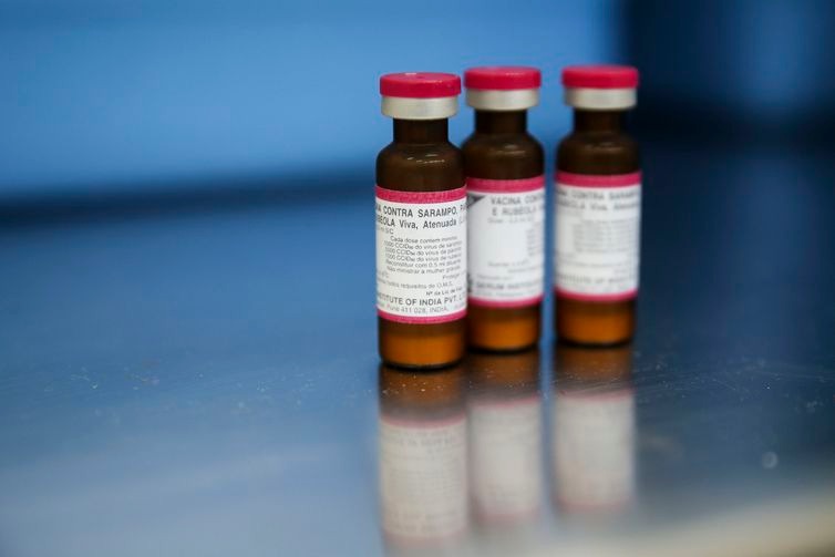 Desde o início do ano, nove estados e o DF receberam 14,8 milhões de doses da vacina tríplice viral - Arquivo/Agência Brasil
