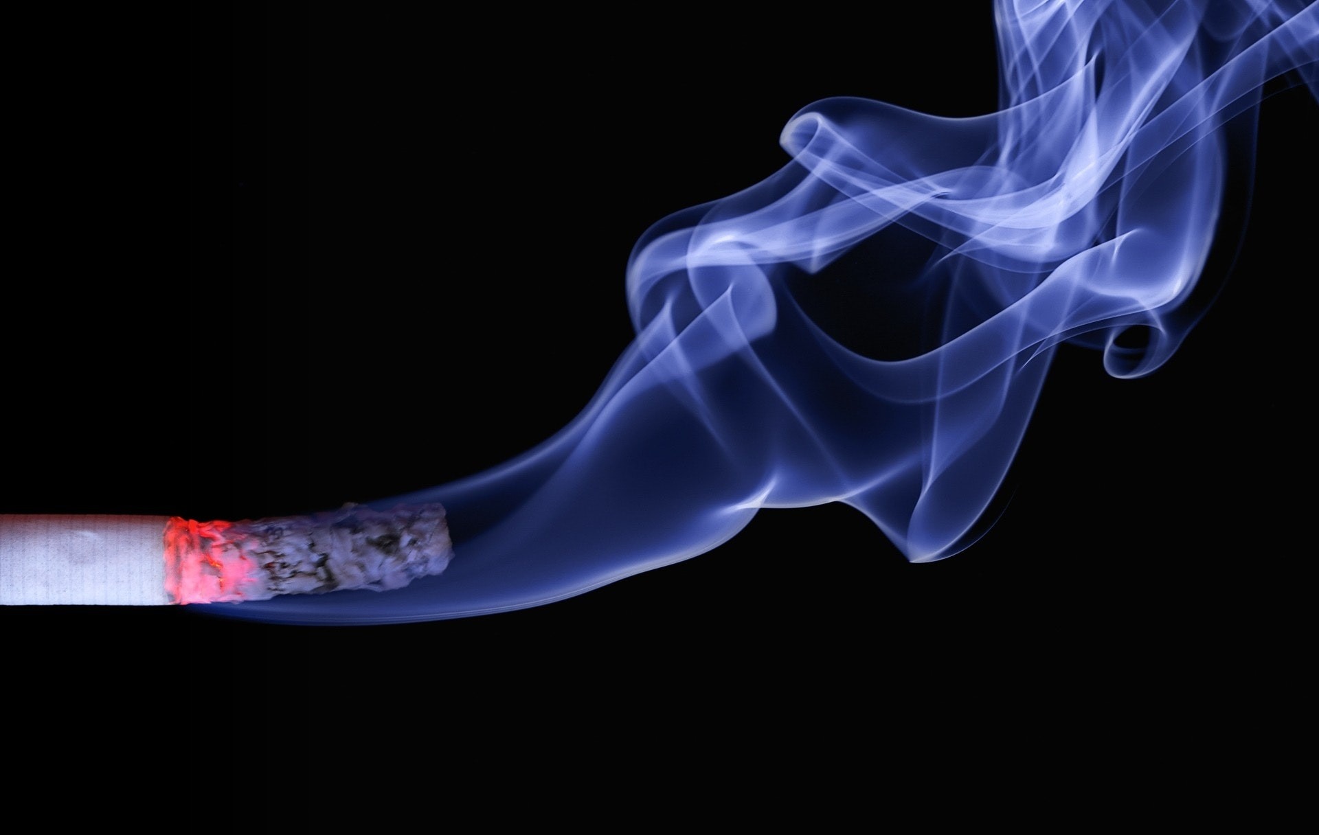 Fumantes têm 14 vezes mais chances de desenvolver casos graves de Covid-19 