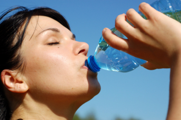a pessoa tem que beber bastante água (foto: Divulgação)
