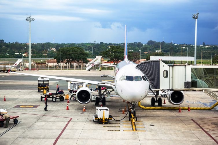 Governo afirma que entrada do capital estrangeiro vai baratear serviço aéreo no país - Rodrigo Mello Nunes/ iStock