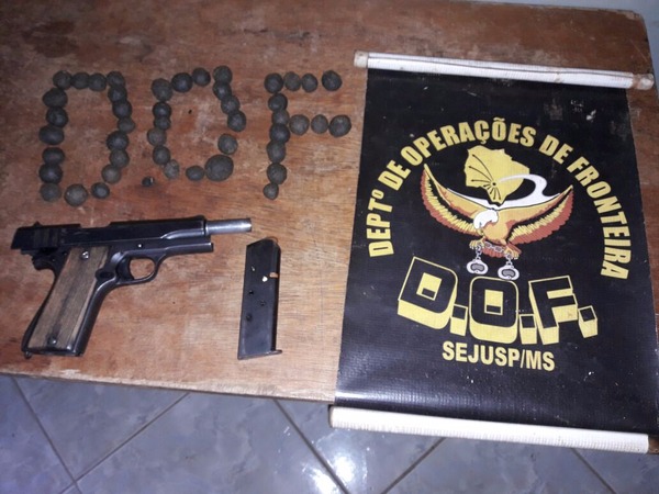 DOF também apreendeu uma pistola calibre 45 com carregador e 4 munições intactas.