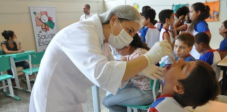 Projeto criado em 2007 promove ações de saúde dentro do ambiente escolar - Foto: Arquivo/Agência Brasil