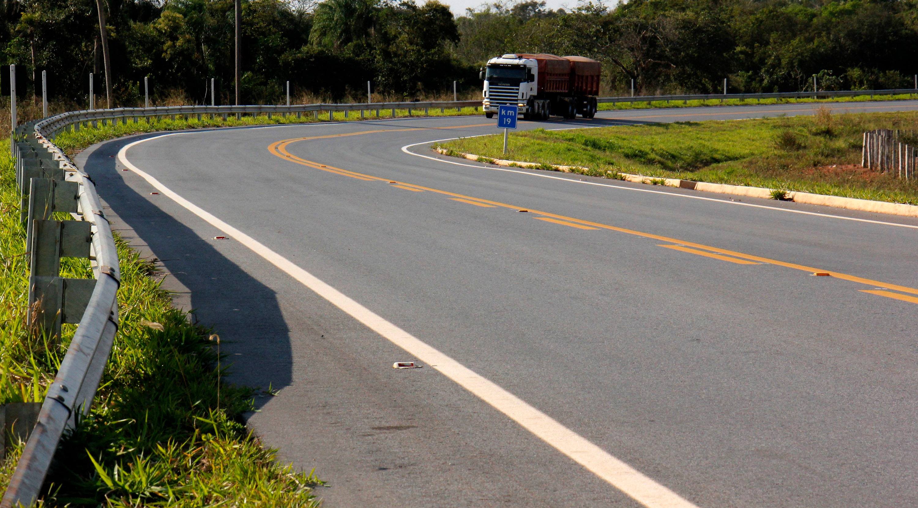 Estrada do Curê (MS-178), concluída após 12 anos: rota turística do Mercosul-Bonito-Pantanal. Foto: Chico Ribeiro