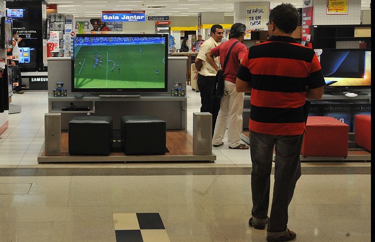 Comércio espera que a Copa resulte na venda de 12,5 milhões de aparelhos de tv em todo o país, total 10% superior ao de 2017 (Arquivo/Marcelo Casal Jr/Agência Brasil)